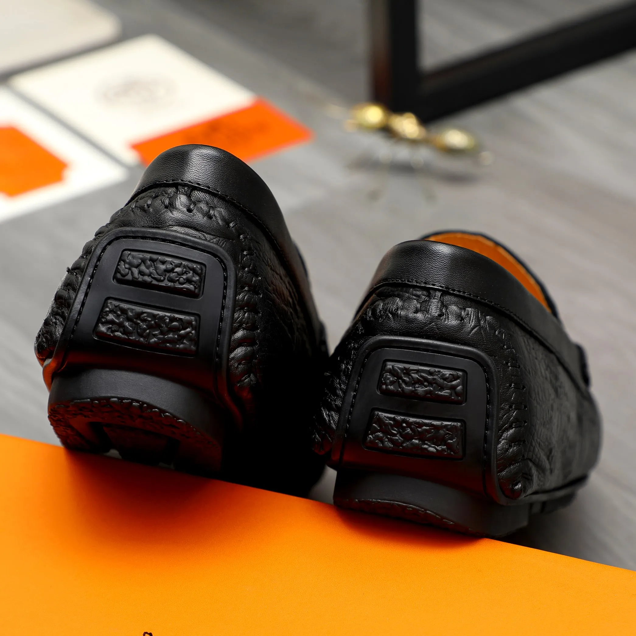 Men's shoes 💰380 Product trademark: HERMES "Hermès" casual slip-on shoes Regular size: 38-45 (45 is custom-made and non-returnable) Product materials: Selected embossed cowhide upper, pigskin lining, rubber outsole